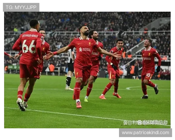 英超赛季最新动态：曼联、切尔西与利物浦争夺四强席位，阿森纳领跑积分榜